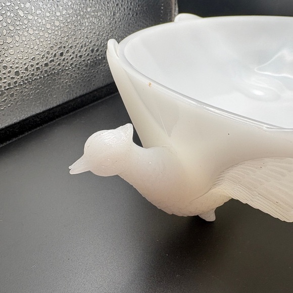 Vintage Jeanette Milk Glass Pheasant Footed Pedestal Candy Fruit Nut Dish Bowl - Picture 5 of 11